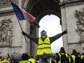 В Париже во время протеста желтых жилетов задержали более 120 человек В Париже во время протеста желтых жилетов задержали более 120 человек