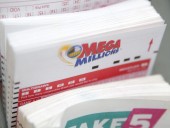 Американка выиграла треть миллиона долларов в лотерею Американка выиграла треть миллиона долларов в лотерею
