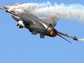 На авиабазе в Калифорнии разбился F-16 На авиабазе в Калифорнии разбился F-16
