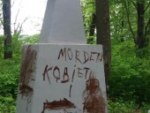 В Польше на кладбище осквернили крест на могиле украинских подпольщиков В Польше на кладбище осквернили крест на могиле украинских подпольщиков