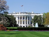 В США полиция оцепила территорию вокруг Белого дома из-за брошенного рюкзака