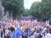 В Грузии протестующие прошли “Маршем свободы” В Грузии протестующие прошли “Маршем свободы”