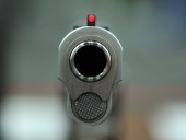 В США из автомобиля обстреляли толпу людей