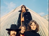 Мадуро подарил гитару основателю Pink Floyd