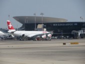 Поврежденный Boeing 737 совершил успешную аварийную посадку в Тель-Авиве Поврежденный Boeing 737 совершил успешную аварийную посадку в Тель-Авиве