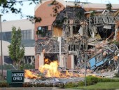 В США из-за взрыва газа разрушен часть торгового центра В США из-за взрыва газа разрушен часть торгового центра