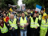 В Париже во время протеста желтых жилетов задержали более 160 человек В Париже во время протеста желтых жилетов задержали более 160 человек