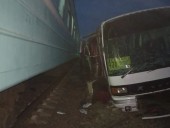 Автобус и поезд столкнулись в Казахстане, есть жертвы Автобус и поезд столкнулись в Казахстане, есть жертвы