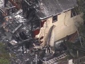 В США самолет упал на жилой дом В США самолет упал на жилой дом