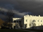 Белый дом: информаторы по делу о разговоре президентов США и Украины не повредят Трампу Белый дом: информаторы по делу о разговоре президентов США и Украины не повредят Трампу