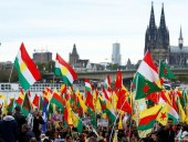 В Европе тысячи людей протестуют против наступления Турции в Сирии В Европе тысячи людей протестуют против наступления Турции в Сирии