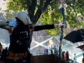 Сотрудник полиции получил ранения из лука во время протестов в Гонконге Сотрудник полиции получил ранения из лука во время протестов в Гонконге