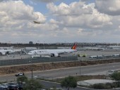В США у пассажирского самолета загорелся двигатель В США у пассажирского самолета загорелся двигатель