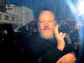 В Швеции прекратили дело по обвинению Ассанжа в изнасиловании В Швеции прекратили дело по обвинению Ассанжа в изнасиловании