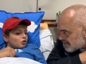 Во время землетрясения в Албании мальчик выпрыгнул с пятого этажа и выжил Во время землетрясения в Албании мальчик выпрыгнул с пятого этажа и выжил