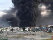 Возле Барселоны произошел пожар на химическом заводе, есть раненые Возле Барселоны произошел пожар на химическом заводе, есть раненые