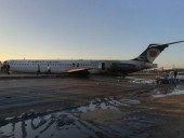 В Иране пассажирский авиалайнер при посадке вылетел за пределы аэропорта на шоссе