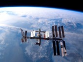 Астронавты вышли в космос с МКС для ремонта магнитного альфа-спектрометра Астронавты вышли в космос с МКС для ремонта магнитного альфа-спектрометра