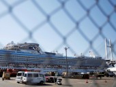 Власти Японии эвакуируют с круизного лайнера Diamond Princess пожилых людей