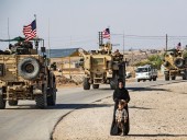 Опубликовано видео нападения сирийцев с камнями на американскую военную колонну
