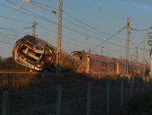 В Италии скоростной поезд сошел с рельсов: двое погибших, десятки раненых