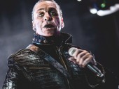 Лидера группы Rammstein госпитализировали с коронавирусом Лидера группы Rammstein госпитализировали с коронавирусом