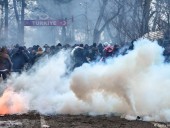 Греция блокирует тысячи мигрантов на границе с Турцией