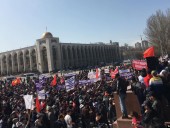 В столице Кыргызстана милиция разогнала митинг водометом и слезоточивым газом