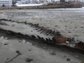 В США археологи раскрыли тайну корабля, периодически появляющегося из-под песка В США археологи раскрыли тайну корабля, периодически появляющегося из-под песка