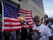 В США проходят массовые протесты из-за гибели афроамериканца В США проходят массовые протесты из-за гибели афроамериканца