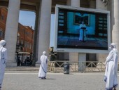 Папа Римский впервые с марта прочитал молитву для верующих на площади Святого Петра