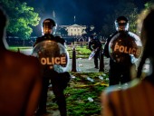В Вашингтоне и еще 40 городах США ввели комендантский час, Трамп провел время в бункере В Вашингтоне и еще 40 городах США ввели комендантский час, Трамп провел время в бункере