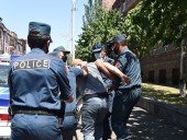 На акции протеста в Армении задержали около 100 человек На акции протеста в Армении задержали около 100 человек