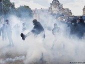 Во Франции и Великобритании произошли столкновения во время акций против расизма Во Франции и Великобритании произошли столкновения во время акций против расизма