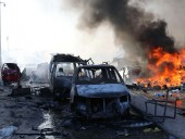 Машина террориста-смертника врезалась в КПП в порту столицы Сомали: не менее пяти пострадавших Машина террориста-смертника врезалась в КПП в порту столицы Сомали: не менее пяти пострадавших