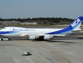 Грузовой Boeing 747 срочно сел в Токио после попадания молнии в борт Грузовой Boeing 747 срочно сел в Токио после попадания молнии в борт