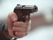 В США устроили стрельбу в баре: один человек погиб и трое ранены В США устроили стрельбу в баре: один человек погиб и трое ранены