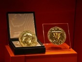 Фонд Нобеля изменил формат церемонии вручения Нобелевской премии Фонд Нобеля изменил формат церемонии вручения Нобелевской премии
