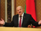 Лукашенко заявил, что украинцы завидуют белорусам Лукашенко заявил, что украинцы завидуют белорусам