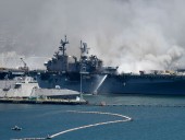 В США потушили пожар на десантном корабле, продолжавшийся 4 дня: пострадали 63 человека В США потушили пожар на десантном корабле, продолжавшийся 4 дня: пострадали 63 человека