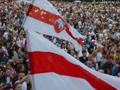 Протесты в Беларуси: Лукашенко вышел к силовикам и пообещал разобраться с протестующими Протесты в Беларуси: Лукашенко вышел к силовикам и пообещал разобраться с протестующими