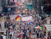 Теория заговора - пандемия короны: в Германии протесты из-за продолжения карантина Теория заговора - пандемия короны: в Германии протесты из-за продолжения карантина