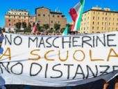 В столицах Италии и Хорватии тысячи людей протестовали против ограничений из-за COVID-19 В столицах Италии и Хорватии тысячи людей протестовали против ограничений из-за COVID-19