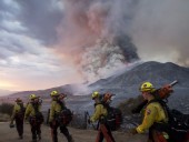В Калифорнии во время масштабных лесных пожарах во время эвакуации пострадали люди В Калифорнии во время масштабных лесных пожарах во время эвакуации пострадали люди