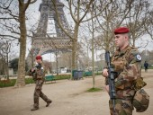 Во Франции мобилизуют дополнительное количество военных после серии атак Во Франции мобилизуют дополнительное количество военных после серии атак