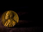 Присуждена Нобелевская премия по физике: за исследования черных дыр Присуждена Нобелевская премия по физике: за исследования черных дыр