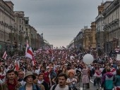 Светошумовые гранаты и дубинки: в Минске жестко задержали протестующих