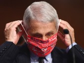 Главный инфекционист США считает, что маски нужно будет носить даже при наличии вакцины от COVID-19 Главный инфекционист США считает, что маски нужно будет носить даже при наличии вакцины от COVID-19