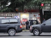 В Тбилиси неизвестные с оружием захватили заложников в офисе В Тбилиси неизвестные с оружием захватили заложников в офисе