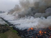 В Польше вторые сутки тушат пожар на нелегальной свалке шин